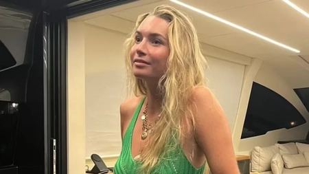 Boala bizară de care suferă o tânără de 25 de ani. Riscă să moară dacă este sărutată