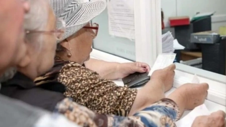Femeile se pot pensiona cu până la 11 ani mai devreme decât limita de vârstă. Ce acte sunt necesare