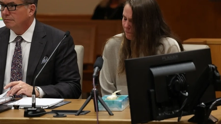 Profesoară de 23 ani, schimb de mesaje explicite cu un elev de 11 ani. Aproximativ de 33.000 de texte