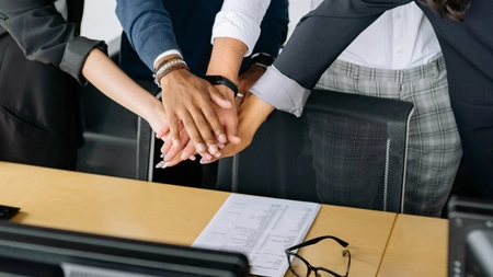 Angajații care primesc 100 de lei pe oră, mașină personală și cazare. Iată unde trebuie să lucreze