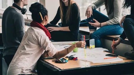 Studenții pot primi 5.000 de lei pe lună! Ce trebuie să facă pentru a beneficia de banii de la stat