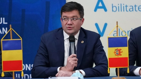 CJ a anulat licitația privind furnizarea mobilierului și echipamentelor digitale! Materialele ar fi trebuit să ajungă în unitățile de învățământ din județ