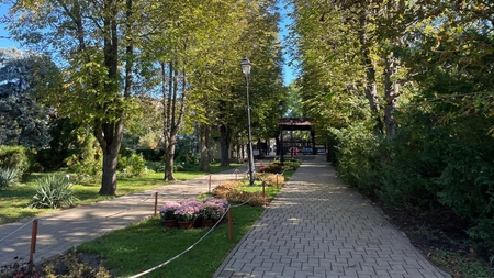 Frumusețea naturii din Grădina Botanică „Anastasie Fătu” din Iași atrage tot mai mulți ieșeni în această perioadă