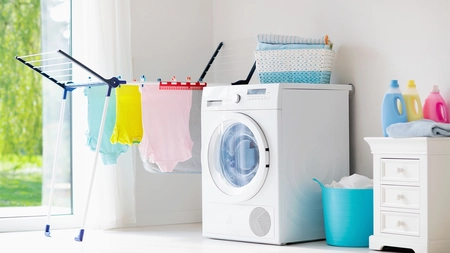 Cum să-ți păstrezi hainele ca noi – Trucuri pentru a curăța rufele în mod corect