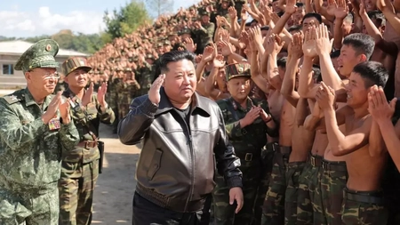 Dictatorul nord-coreean Kim Jong Un își protejează stilul vestimentar! Dictatorul de la Phenian este un adept al luxului elvețian