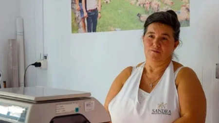 Cu cât vinde mama Geta brânza de oaie acum. Puțini români își permit să mai cumpere