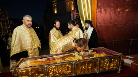 Zeci de mii de credincioși, în pelerinaj la racla cu moaștele Sfântului Dimitrie
