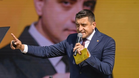 George Simion, huiduit și alungat de pe podul de la Galați! Liderul AUR a încercat să oprească lucrările de asfaltare pentru capital politic. „Hai, la revedere!”