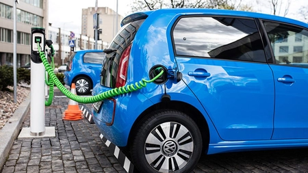 Patru firme s-au înscris la licitația din Pașcani pentru montarea stațiilor de reîncărcare a autovehiculelor electrice. Contractul valorează peste 1,8 milioane de lei