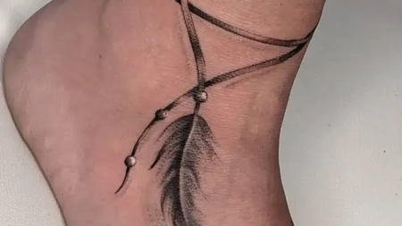 Ce modele de idei sunt pentru tatuaje pe picior sau gleznă cu scris. Cele mai frumoase tatuaje pentru fete