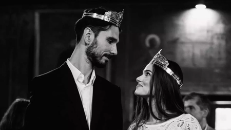 Promisiunea făcută la nunta lui Theo Rose. Mama tinerei mirese a izbucnit în lacrimi și a atras privirile tuturor invitaților