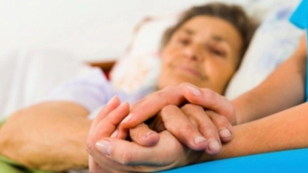 Cum arată ultimele zile ale unui bolnav de cancer? Aspecte de care trebuie să ții cont