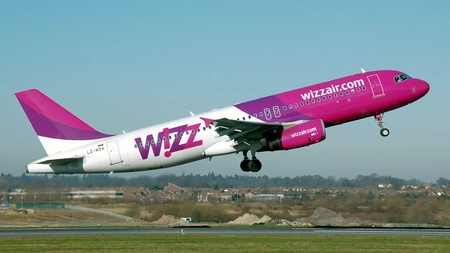 O companie aeriană suspendă zborurile către România. Wizz Air a anunțat că oferă tarife speciale pentru călătorii afectaţi