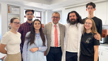 Studenții de la UMF Iași care au creat inima artificială participă la un concurs în Japonia: „De această dată, ne vom prezenta cu două inimi – pentru adulți și copii”