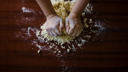 Trucuri eficiente pentru a economisi timp în bucătărie când prepari deserturi