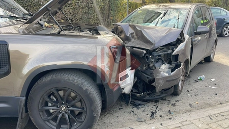 Accident rutier în Iași. Două autoturisme s-au ciocnit frontal pe aleea Tudor Neculai