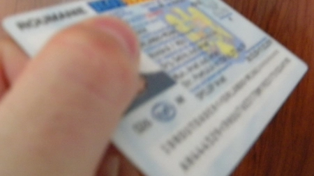 Ce înseamnă dunga roșie în buletin. Află ce se spunea despre aceasta înainte de 1989