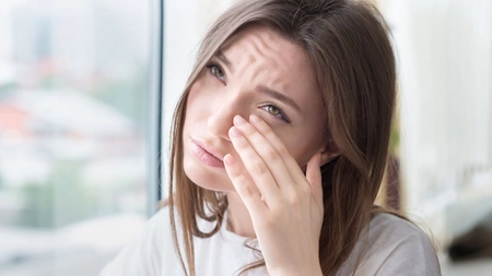 Ce vitamină lipsește când ți se zbate ochiul? Deficiențele pe care le poți avea