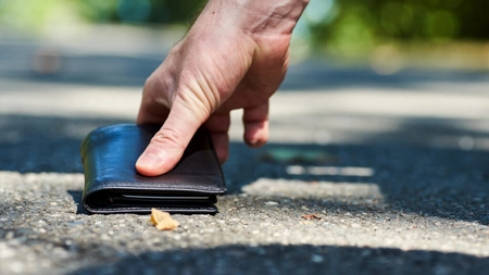 Lege nouă pentru cetățenii care găsesc bunuri pierdute! Mulți români nu știu asta