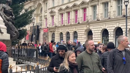 Cu <em class='ep-highlight'>peste</em> 5,7 milioane de români în afara țării, cum va influența diaspora rezultatul votului? Un sociolog vorbește despre cine va lua jumătate din voturi aici