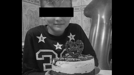 O familie este îndurerată! Băiatul lor a pierdut lupta cu o boală cruntă