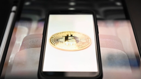 Isterie pe piaţa crypto după victoria lui Donald Trump