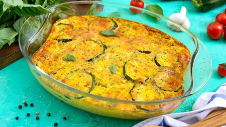 Dovlecei la cuptor cu ouă și brânză. O rețetă delicioasă și sănătoasă