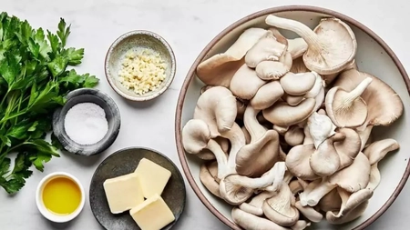 Rețeta de ciuperci pleurotus la tigaie cu usturoi și ceapă verde!