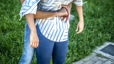 Ce faci când o persoană de lângă tine se îneacă în timp ce mănâncă. Cum acordăm primul ajutor