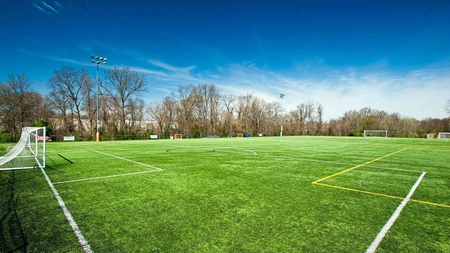 În comuna Bârnova va fi construit un teren de sport cu gazon sintetic! Primăria din localitate caută firme pentru realizarea proiectului