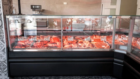Controale în Iași! Comercianții de produse din carne, verificați de DSVSA. Au fost aplicate amenzi