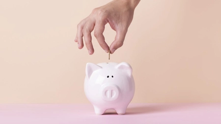 Un bărbat a pus fiecare monedă în pușculiță timp de 70 de ani! Nu a crezut când a văzut cât a economisit