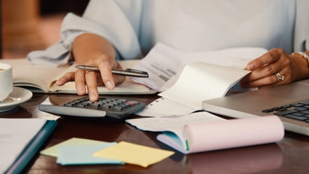 Apar noi taxe la final de an! Cine este obligat să dea mai mulți bani la stat