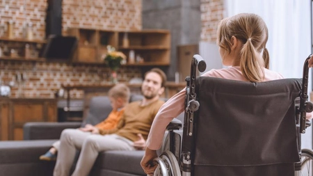 Părinții cu copii cu dizabilități vor primi 3.300 de lei de la stat! Când se virează banii și ce acte trebuie depuse