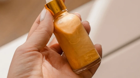 Cum să îți faci propriul sclipici de corp. Produsul care nu trebuie să lipsească din trusa ta