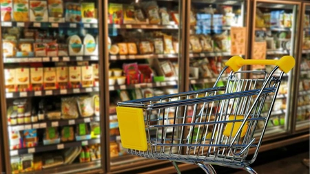 Mugur Isărescu anunță scumpiri ale produselor din 2025! Inflația va rămâne ridicată
