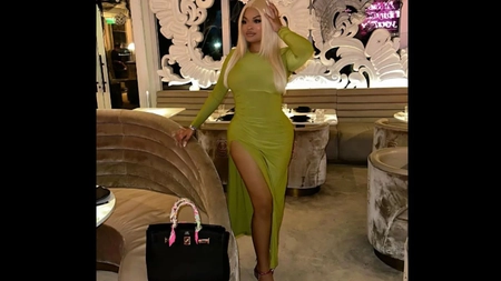 Are silicoane și botox și predică în biserică! „E dificil să mă îmbrac modest”