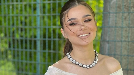 Întâmplare amuzantă pentru Theo Rose. Cântăreața a rămas în sânii goi la Vocea României: „Ți-am arătat și...”