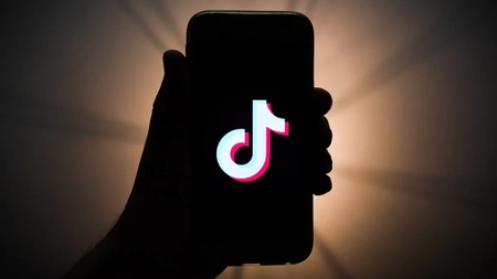 Provocarea de pe TikTok care face victime! Zeci de adolescente se automutilează