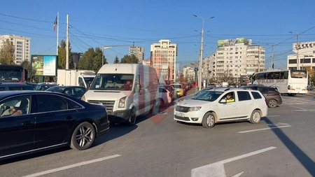 Atenție, șoferi! Trafic blocat în zona Podu Roș din cauza unor lucrări