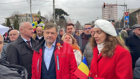 Alexandru Rafila, ministrul Sănătății, Silviu Macovei, și Bogdan Cojocaru iau parte la manifestările dedicate Zilei Naționale - FOTO
