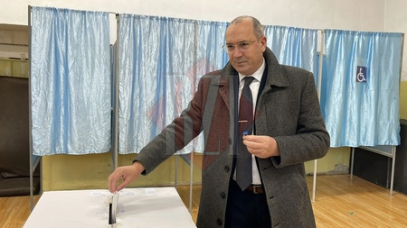 Silviu Gurlui, candidat AUR pentru Camera Deputaților, a votat pentru alegerile parlamentare 2024 - LIVE VIDEO
