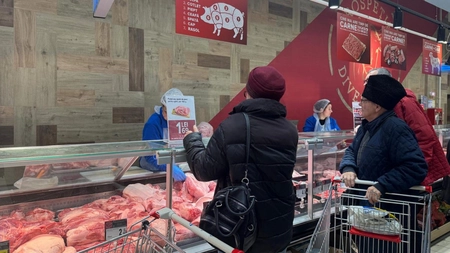 Aglomerație în supermarketurile și carmangeriile din Iași! Carnea de porc, printre produsele cele mai căutate de ieșeni