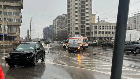 Accident rutier în municipiul Iași! Două autoturisme au intrat în coliziune - UPDATE