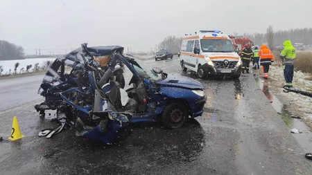 Un tânăr de 19 ani a văzut cum mama și fratele său minor își dau ultima suflare în accidentul mortal de pe Drumul Morții: Viteză mare în curbă și cauciucuri de vară
