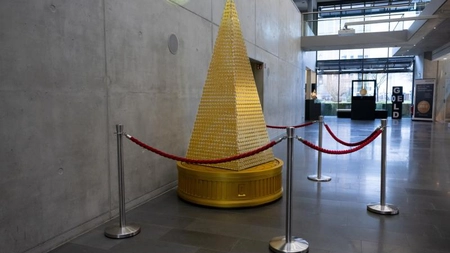 A fost expus cel mai scump brad de Crăciun! Cât valorează și unde poate fi văzut acesta