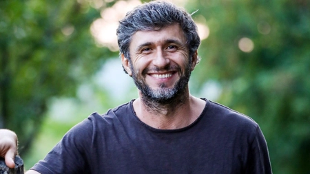 Ce studii are de fapt Dragoş Bucur. În copilărie își dorea să se facă gunoier