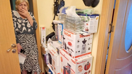 O familie din Iași a avut un șoc când a verificat debaraua din apartament! Iată ce au descoperit oamenii printre cutii: „Au venit și au făcut poze”
