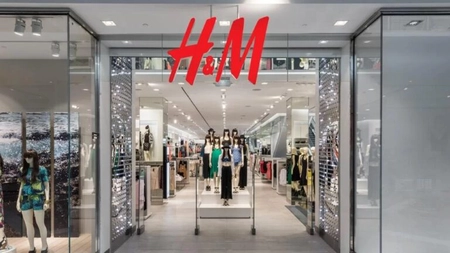 H&M, reclamat de o clientă din Iași. “Nu și-a îndeplinit sarcinile asumate. Profită de poziția sa pe piață”