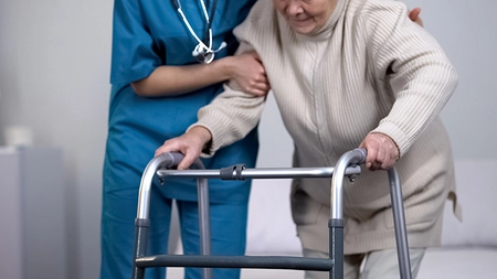Cât costă o proteză de șold? Iată ce trebuie să știi înainte de intervenție